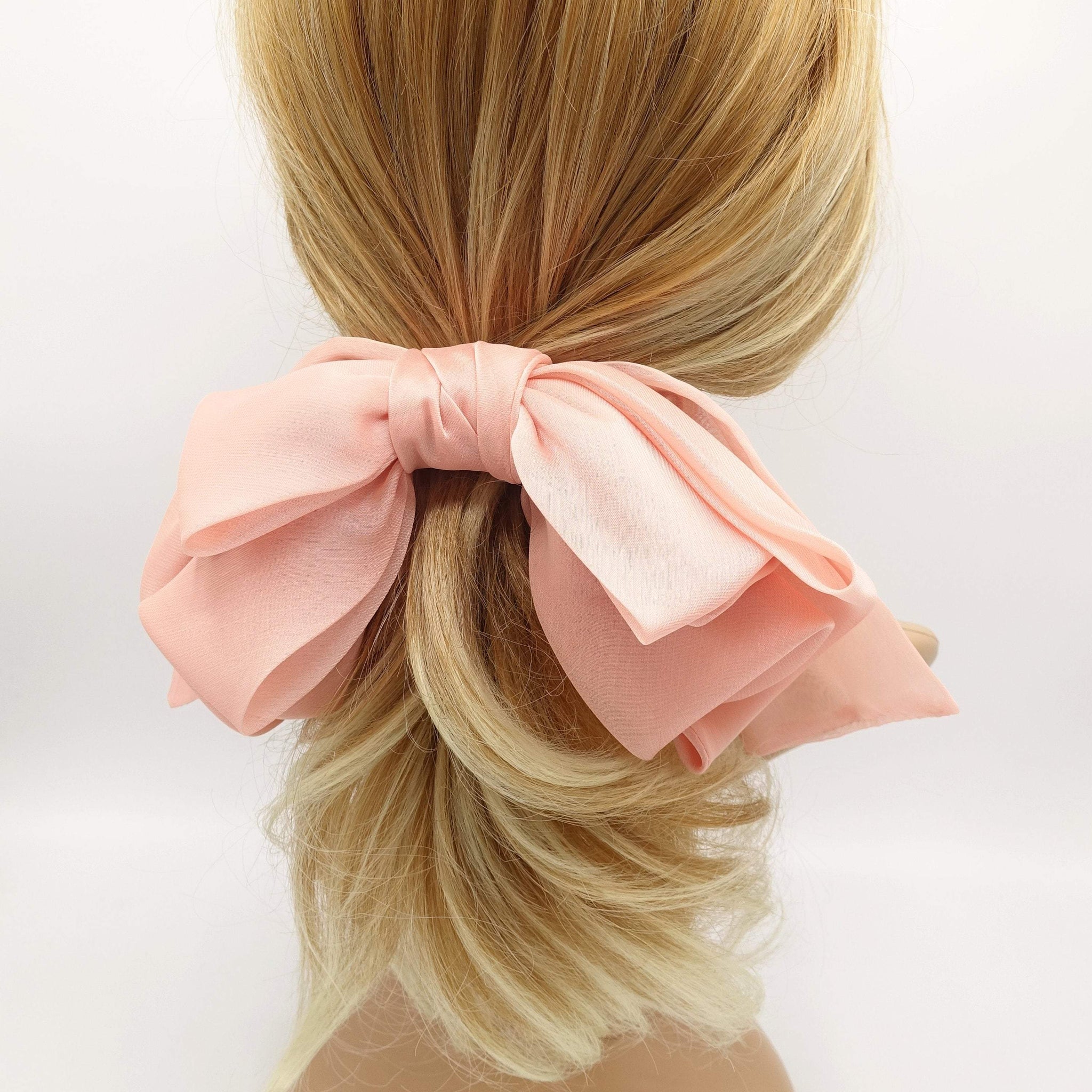 hair bow in peach 