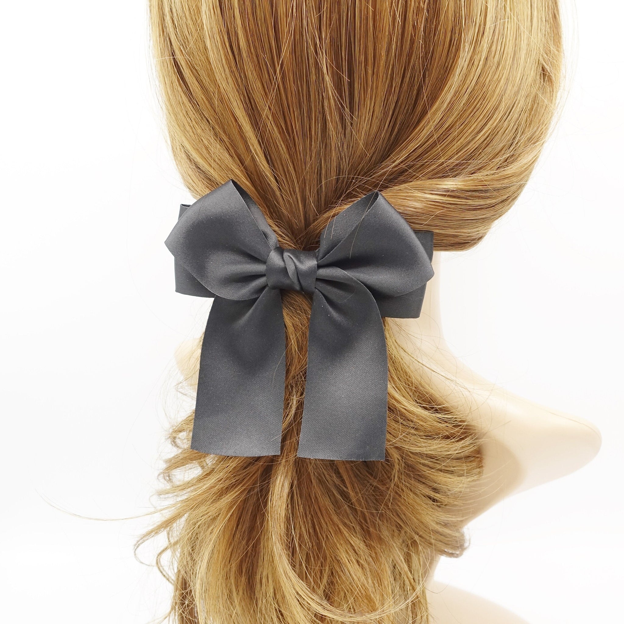 einfache, glänzende Haarspange mit französischer Schleife