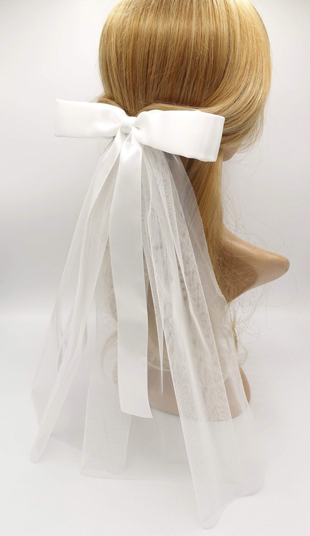 https://www.veryshine.com/cdn/shop/products/veryshine-claw-banana-barrette-white-hair-bow-wedding-event-satin-tulle-hair-accessory-for-women-28577552564329_2048x2048.jpg?v=1628355471