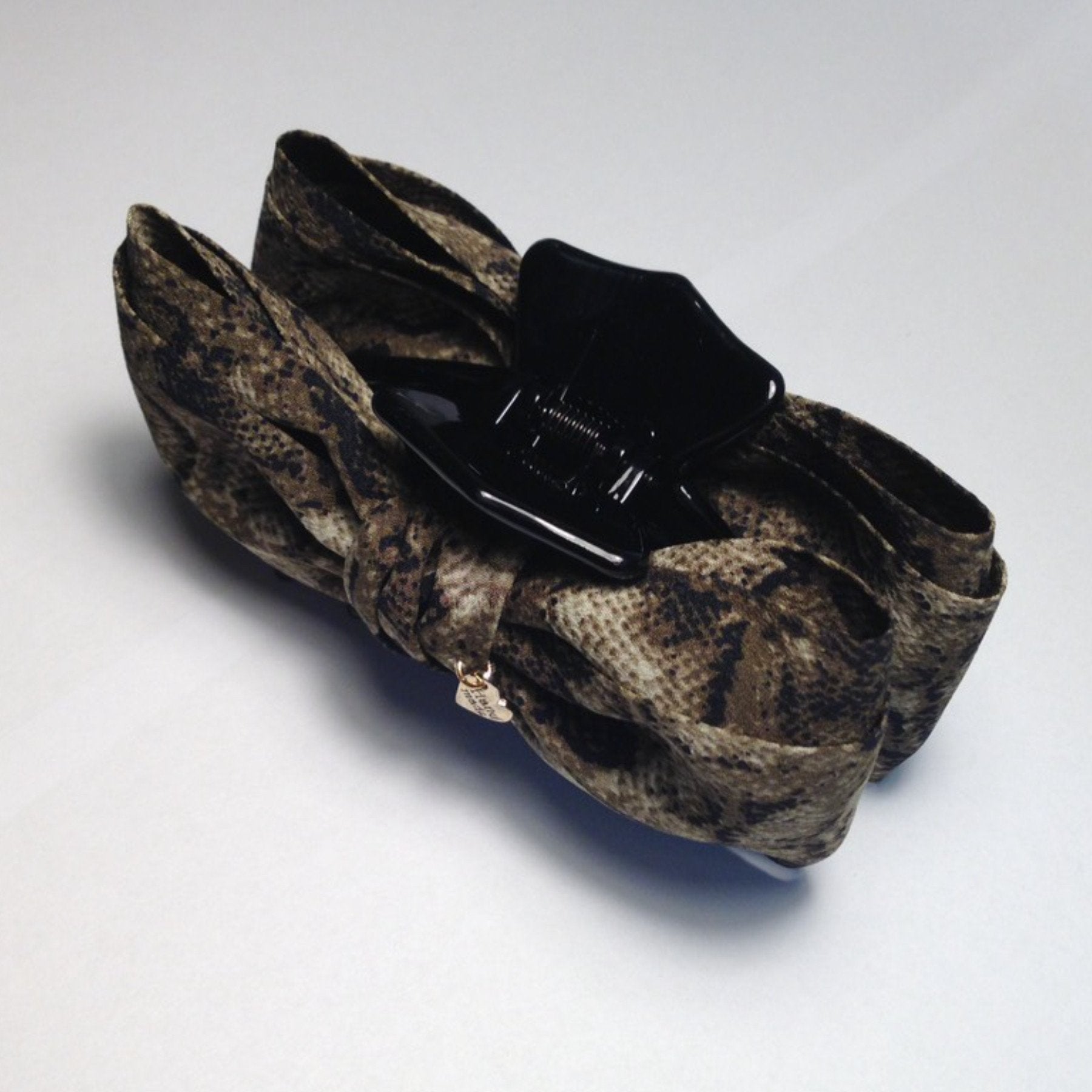 veryshine.com claw/banana/barrette Handmade bow python print fabric ...