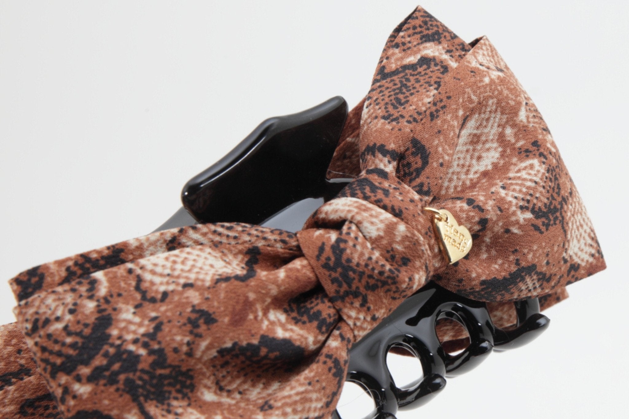 veryshine.com claw/banana/barrette Handmade bow python print fabric ...