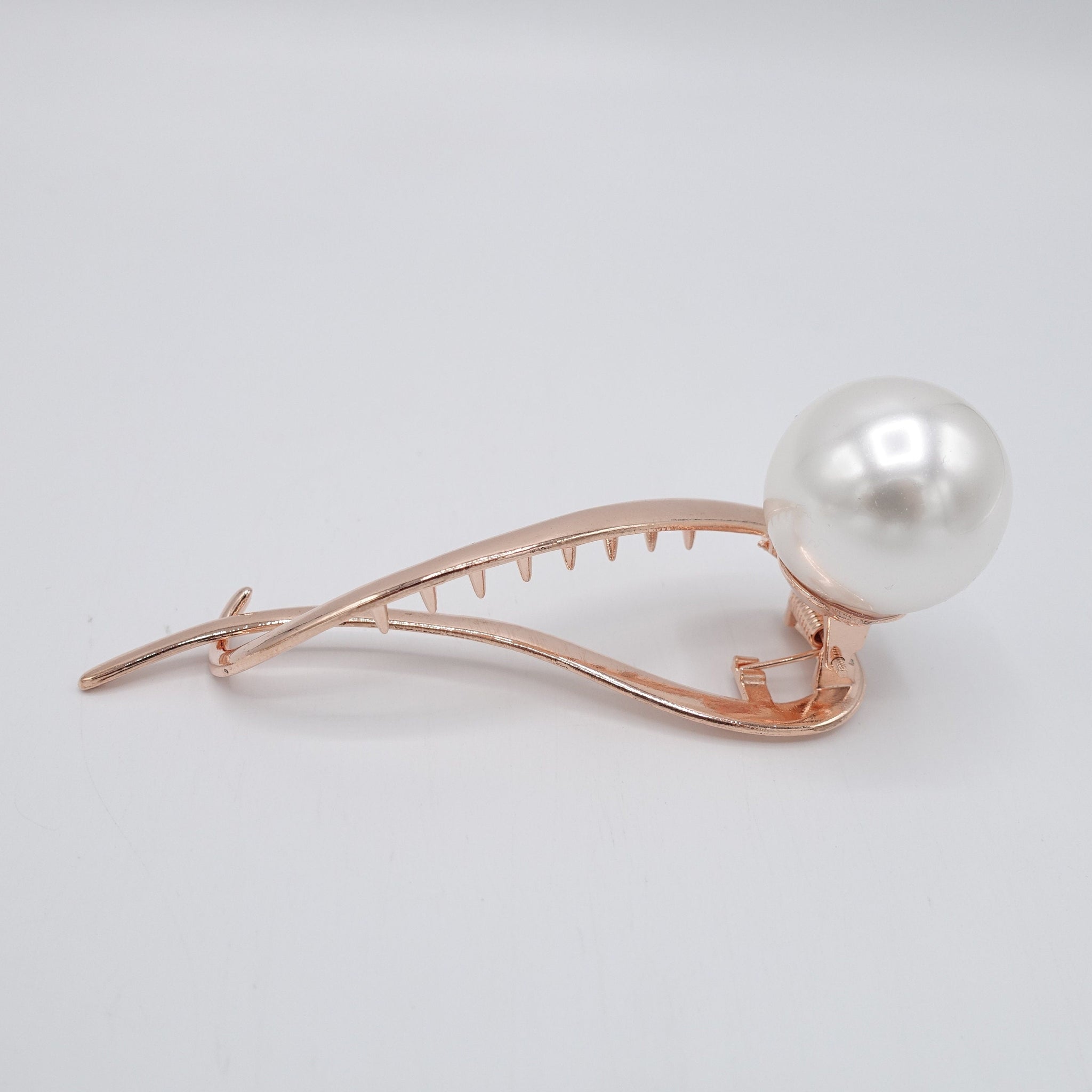 minimalist pearl hair clip 