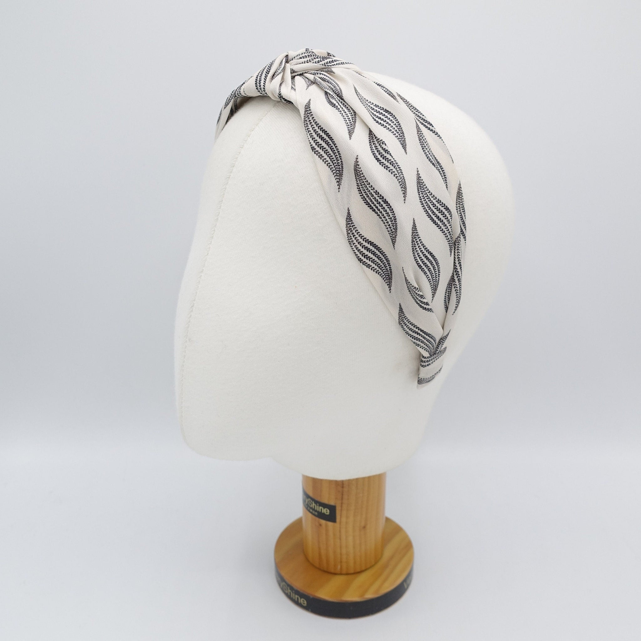 women knotted headband